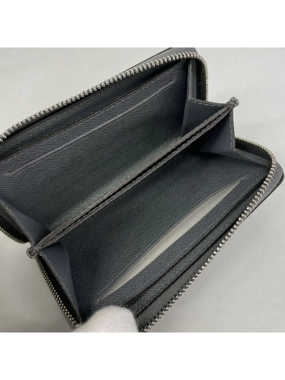 Louis Vuitton Coin Purse Taiga Zippy Glacier